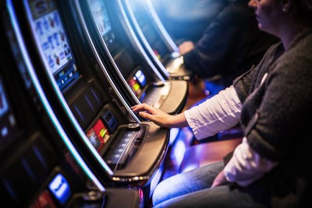 dunia toto platform dashboard showing slot tournaments, live-dealer tables, and sportsbook markets